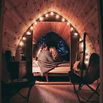 The Wonderinn Mirrored Glass - Wonderinn Delta Orman Evi Hektner