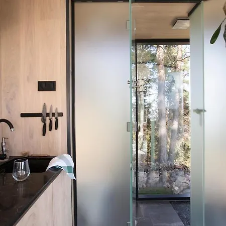 The Wonderinn Mirrored Glass - Wonderinn Delta Lodge