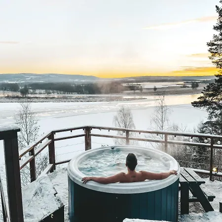 The Wonderinn Mirrored Glass - Wonderinn Delta Lodge Hektner