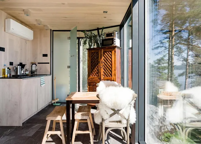 The Wonderinn Mirrored Glass - Wonderinn Delta Hektner